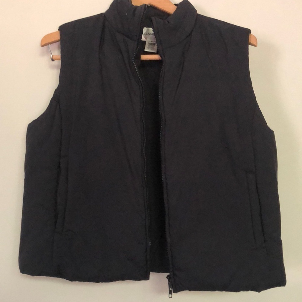 Evan Picone size medium black puffer vest zip front with pockets